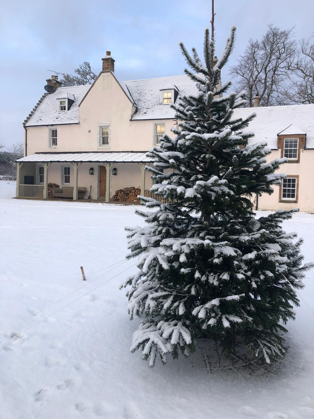 Highland Wilderness huis sneeuw3
